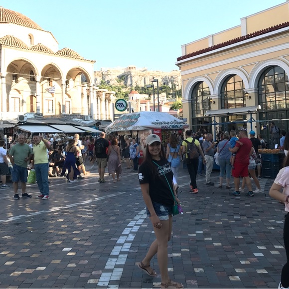 Meet your stylist, Cecilia - Picture 2 of 4